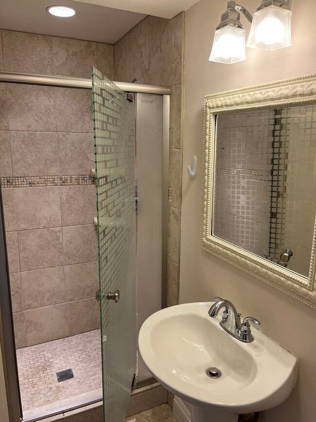 Building Photo - Welcome to the Rossmoor Town Houses, Rossm...