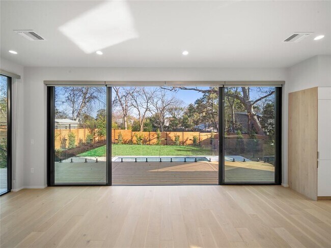 Building Photo - 2107 Brackenridge St