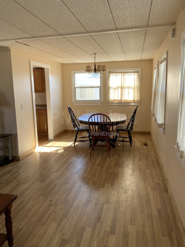 Building Photo - 2026 Shady Cove Dr