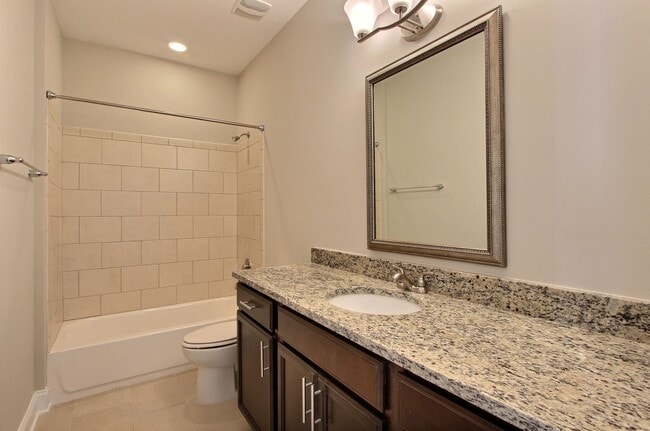 Building Photo - Bright 2BR Apartment in Historic Downtown with Gated Parking  Discover modern living in Savannah’...