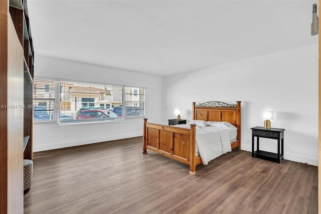 Building Photo - 4144 El Mar Dr