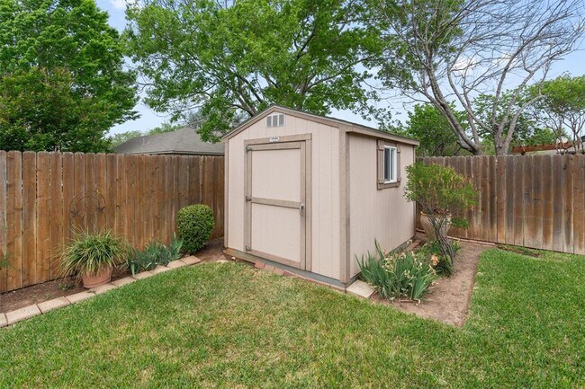 Building Photo - 226 Claris Ln