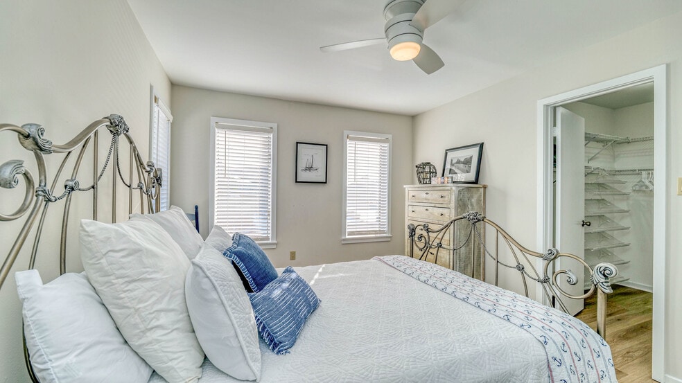 Building Photo - 6 Brunswick Ct