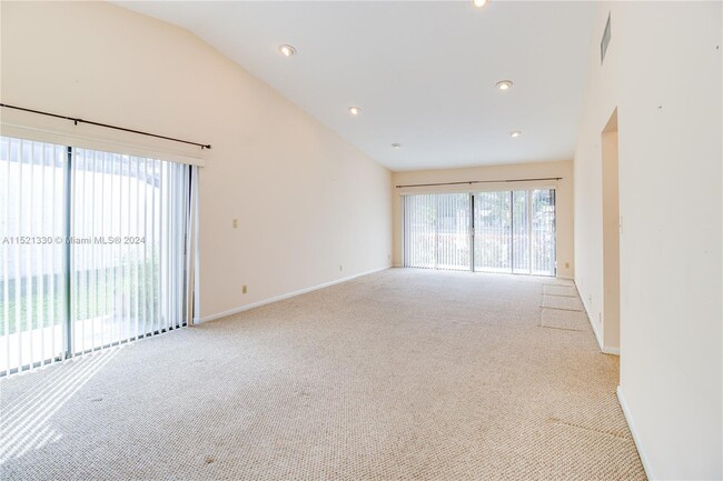 Building Photo - 6343 Pinehurst Cir
