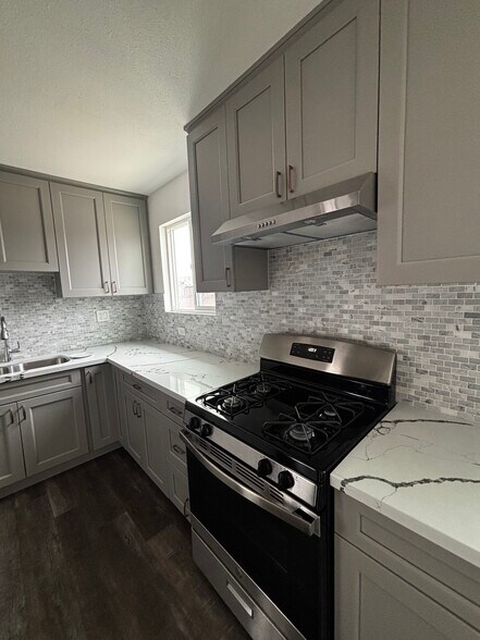 Building Photo - 1674 W 36th Pl