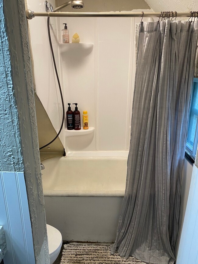 Newly remodeled bathroom - 1346 W Minnehaha Ave