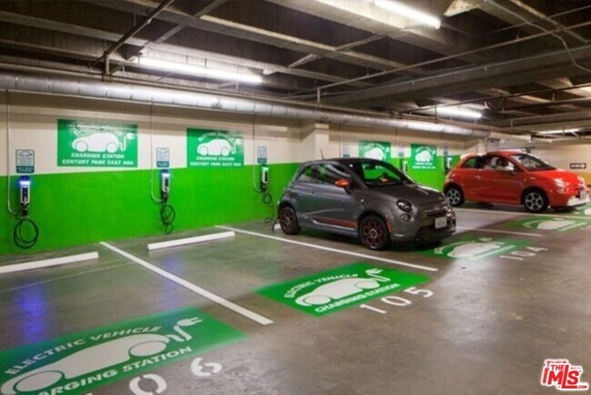 Building Photo - 2160 Century Pk E