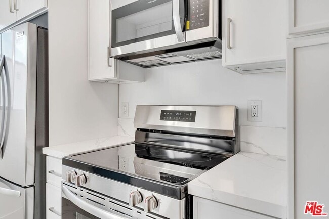 Building Photo - 220 S Gale Dr