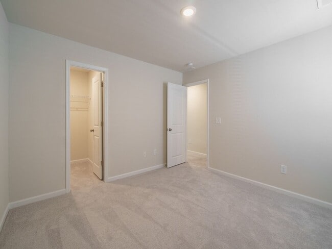 Building Photo - Brand New 5 Bedroom 3 full baths in Steele...