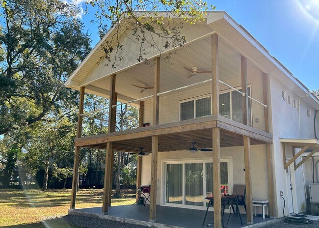 Building Photo - Available 7/10. Gorgeous Custom-Built 3 BR/3.5 BA Home on HUGE Corner Lot in Old Mt Pleasant!