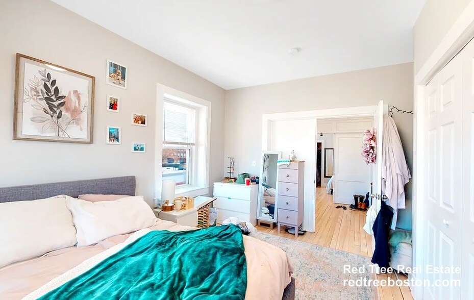 Building Photo - 1284 Commonwealth Ave