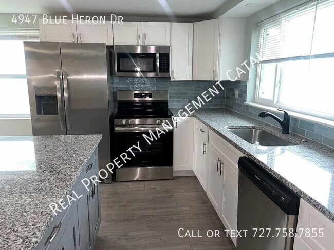Building Photo - 4947 Blue Heron Dr