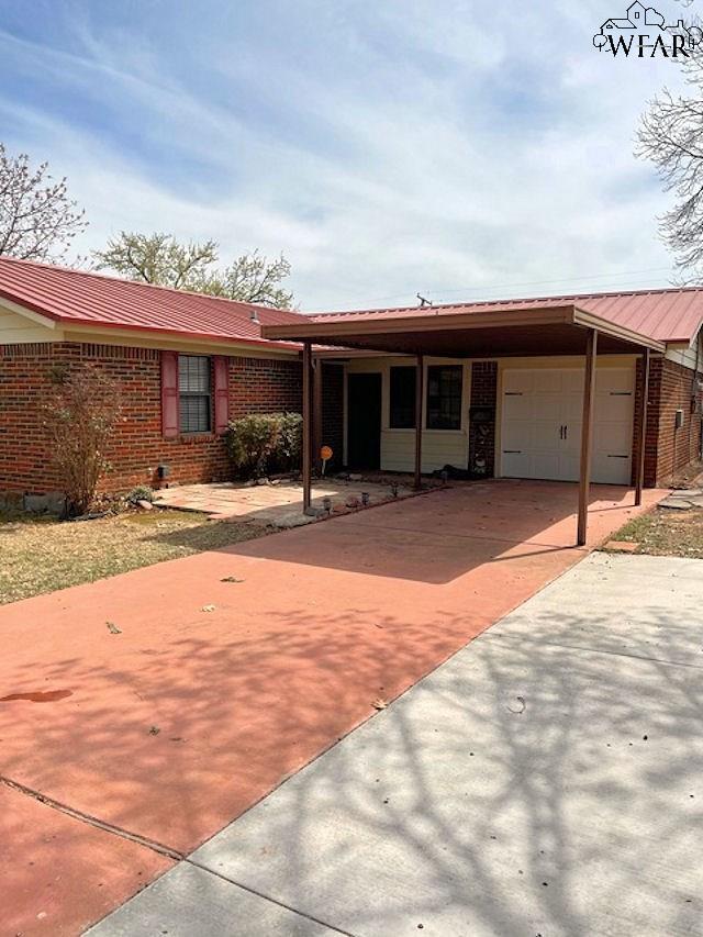 Building Photo - 705 W Manes Ave