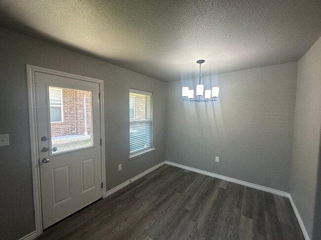 Building Photo - 3Bed/2Bath