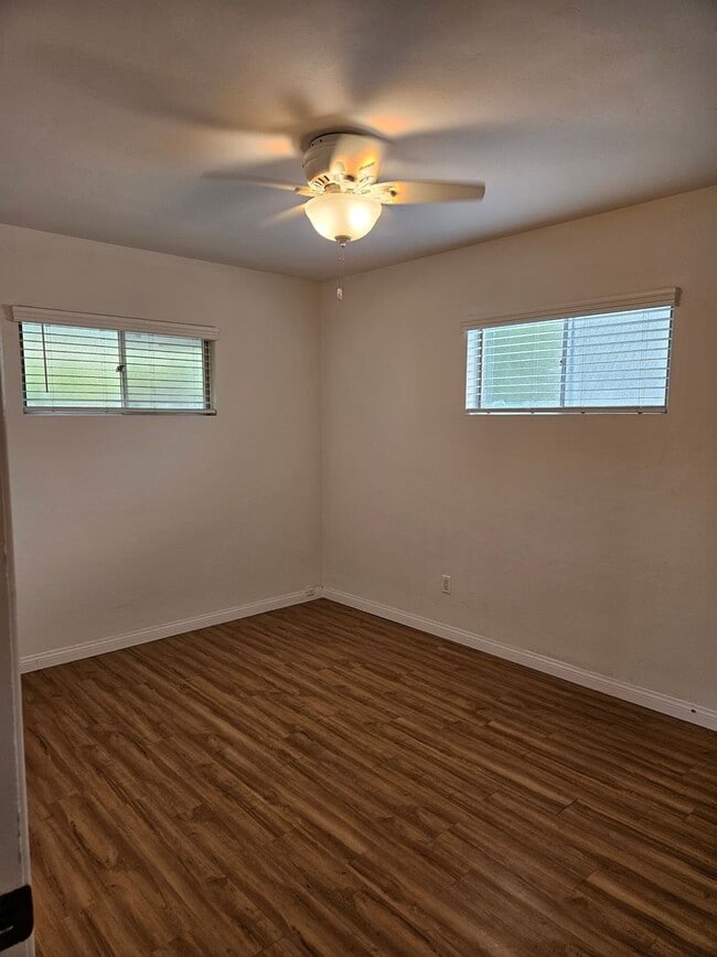 Building Photo - MOVE IN SPECIAL: Charming 2 Bedroom/1 Bath...