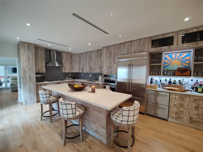 Building Photo - 1823 S Bayshore Ln