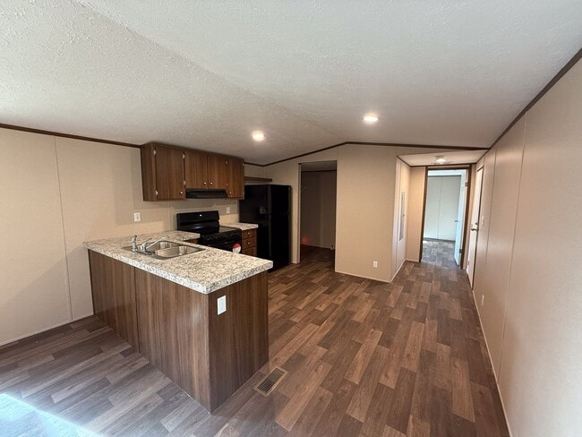 Building Photo - Energy-efficient mobile home for rent