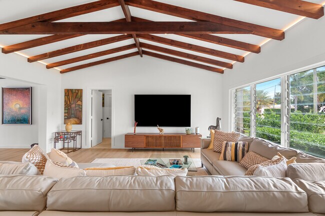 Building Photo - 273 Tropic Dr