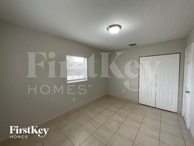 Building Photo - 1231 NE 214th St