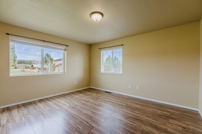 Building Photo - 55 Navajo St