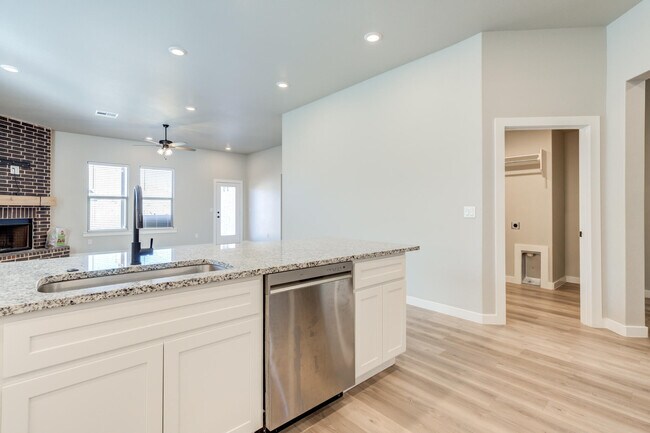 Building Photo - 1614 141st St