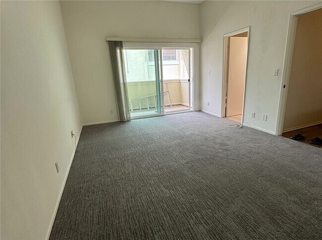 Building Photo - 423 2nd St