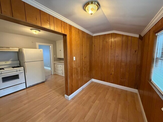 Building Photo - 114 E Squantum St