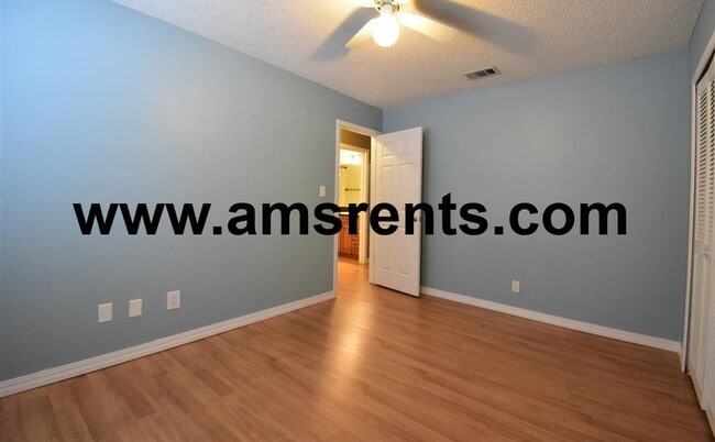 Building Photo - Spacious 3 bedroom House in Orlando