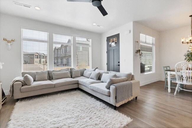 Building Photo - Lovely, Modern Townhome in Scenic Ivins