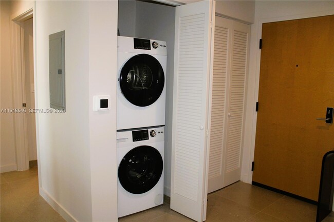 Building Photo - 11 NE 6th St