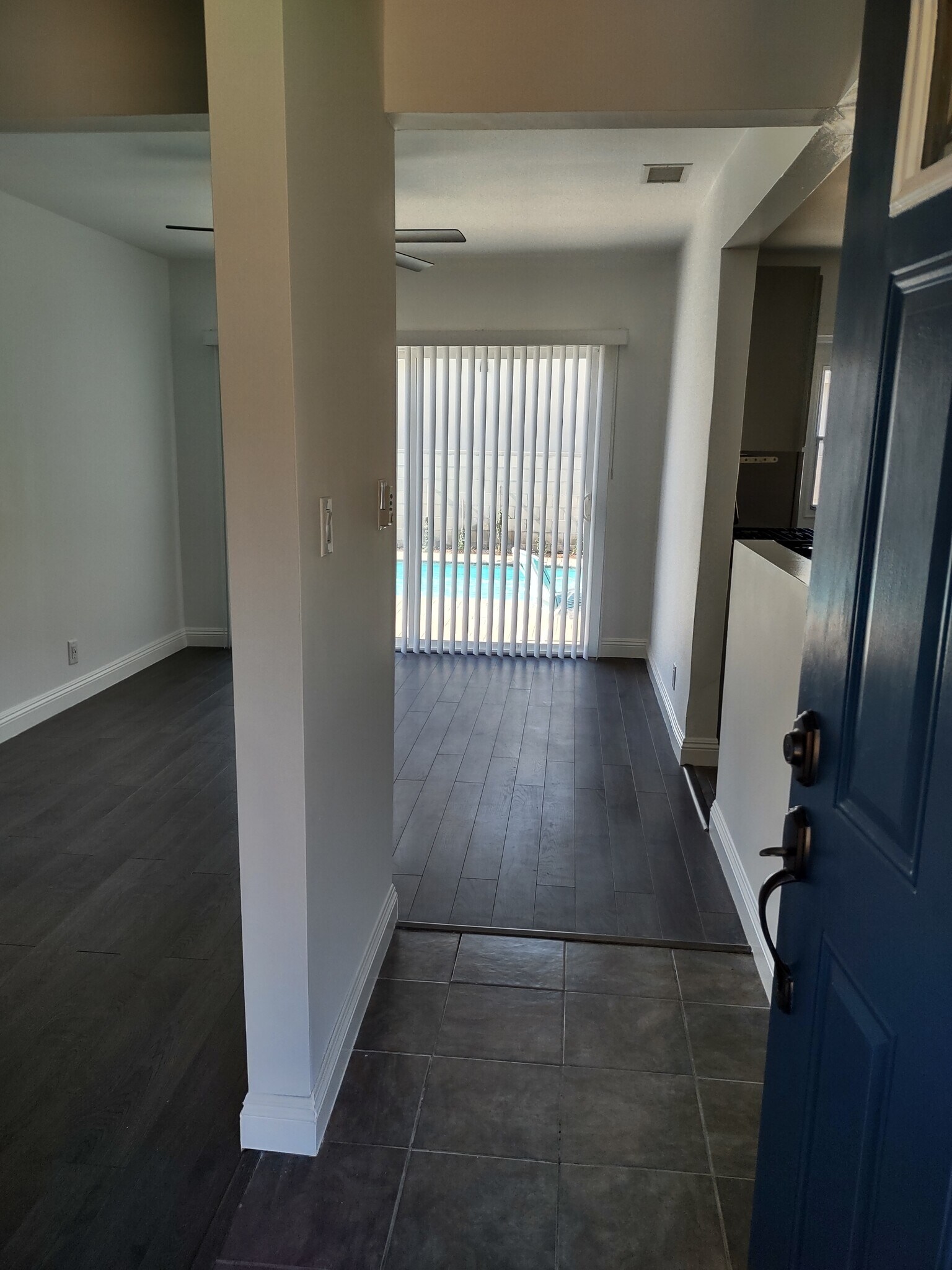 Entryway - 18318 Gresham St