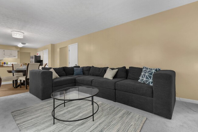 Building Photo - 3084 Highland Park Dr