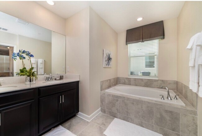 Building Photo - BEAUTIFUL CHAMPIONS GATE 2 BED 2 BATH COND0  w/GARAGE - FULLY FURNISHED - 12 MONTH RENTAL