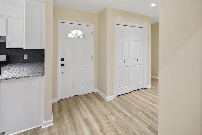 Building Photo - 4209 Woodcrest Dr