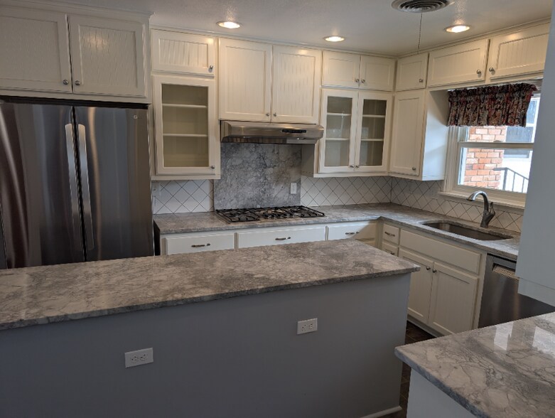 Building Photo - 3001 El Camino Dr