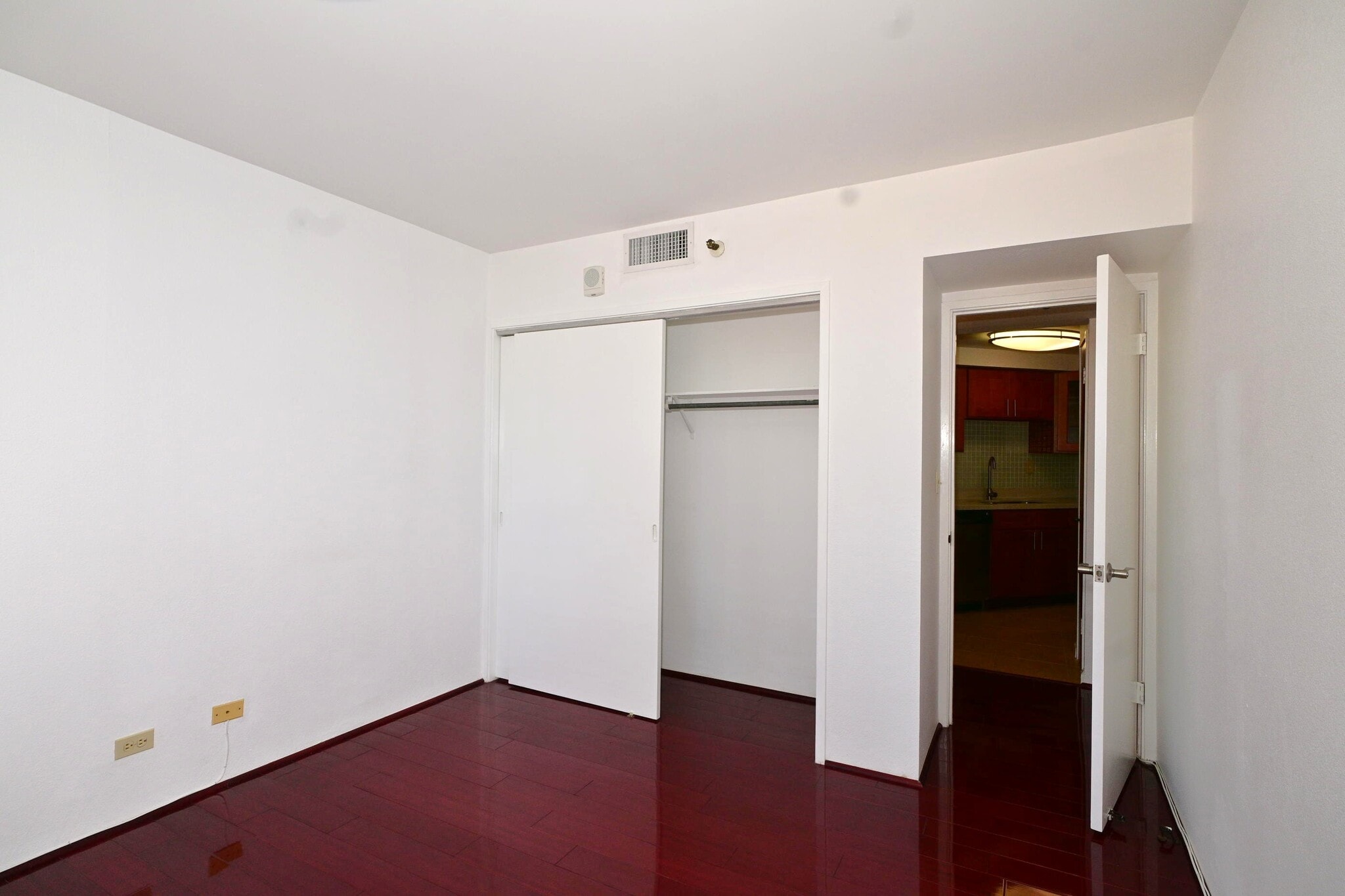 Building Photo - 2499 Kapiolani Blvd