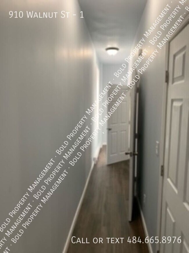 Building Photo - 910 Walnut St