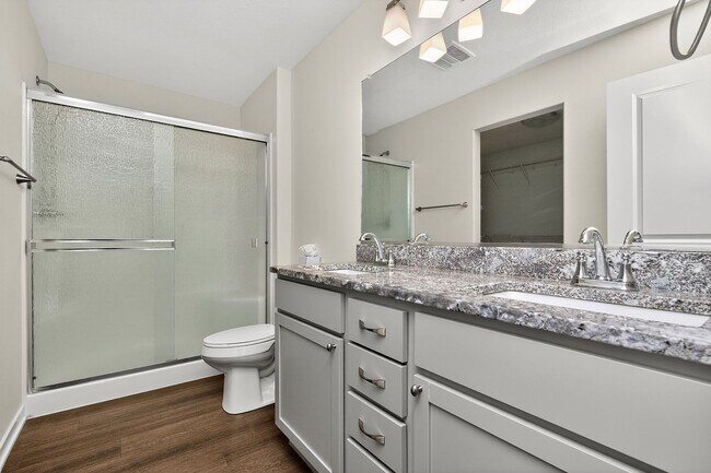 Building Photo - BEAUTIFUL CORNER LOT!! 3 Bedroom, 2 Bathroom Home in Des Moines!