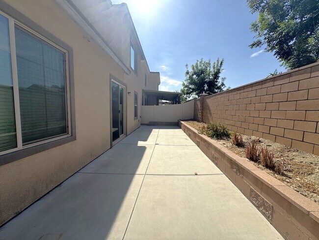Building Photo - 1014 W Buttercup Ln