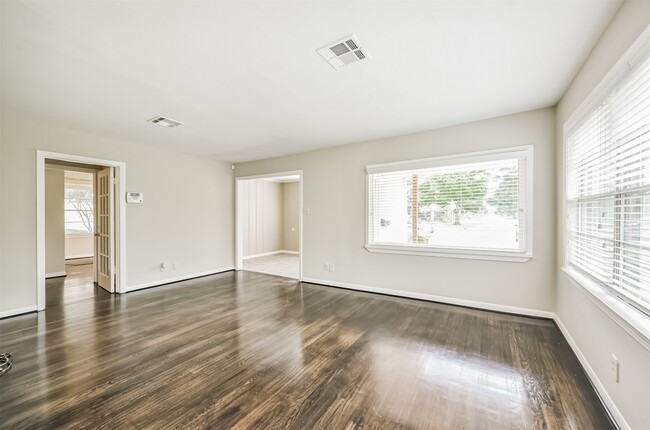 Building Photo - 4924 Palmetto St