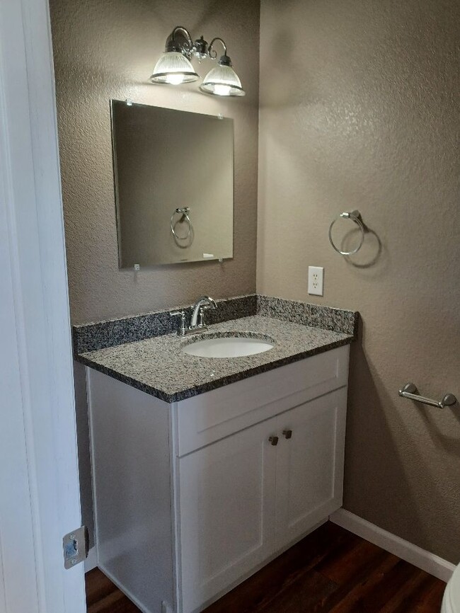 Building Photo - 3200 Rock Point Ct