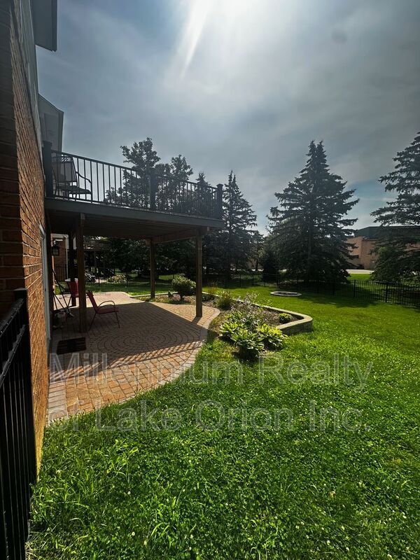 Building Photo - 3189 Silverbrook Dr