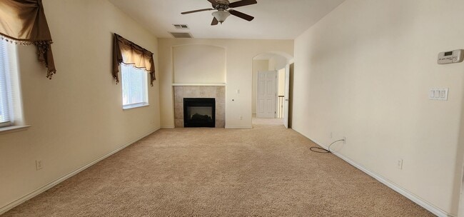 Building Photo - Spacious 5-Bedroom Home in Gated Las Vegas...