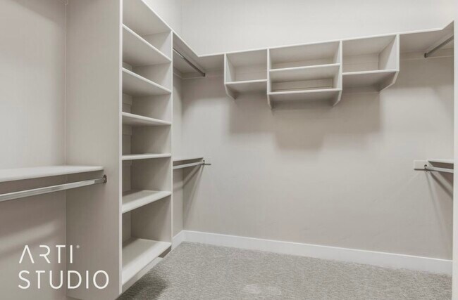 Building Photo - 3933 S Steeplechase Rd