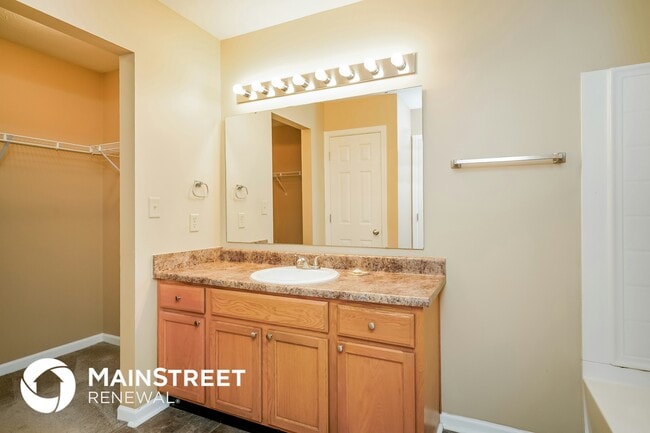 Building Photo - 619 Findlay Ln