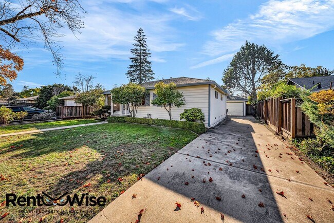 Building Photo - Present PM-Midtown Palo Alto Beauty-New Floors-Remodeled Bathrooms-Big Yard