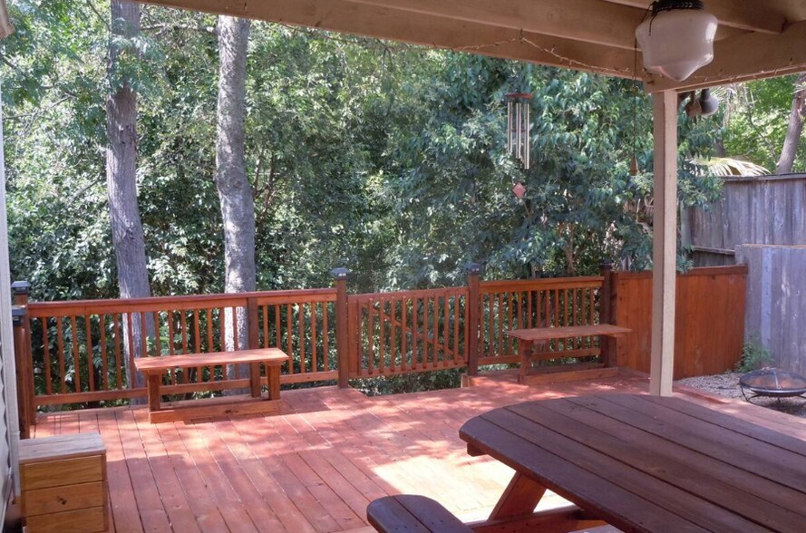 Deck - 6806 Thorncliffe Dr