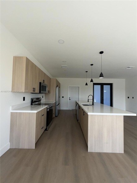 Building Photo - 8033 Oakleaf Cir