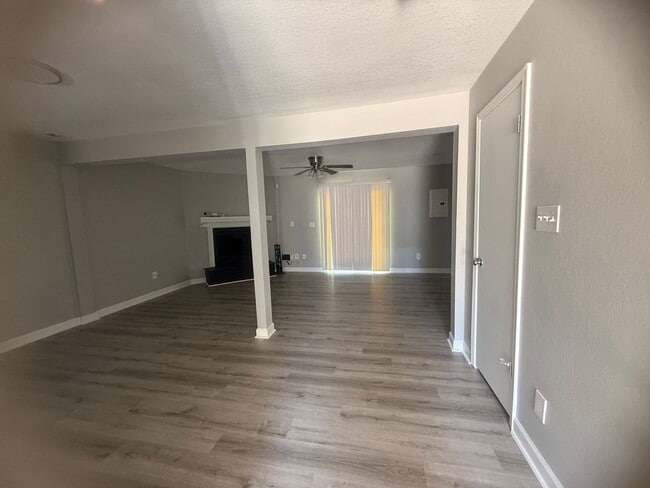 Building Photo - Lynbrook Landing