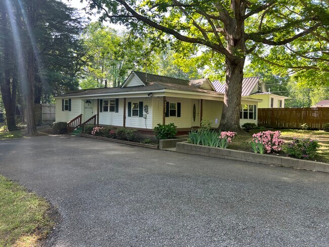 Building Photo - Adkins Rd House